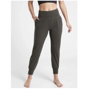 Athleta Salutation Jogger in Powervita XXS